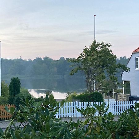Den Gamle Skomager Hytte Ved Slotssoen Grasten Ngoại thất bức ảnh