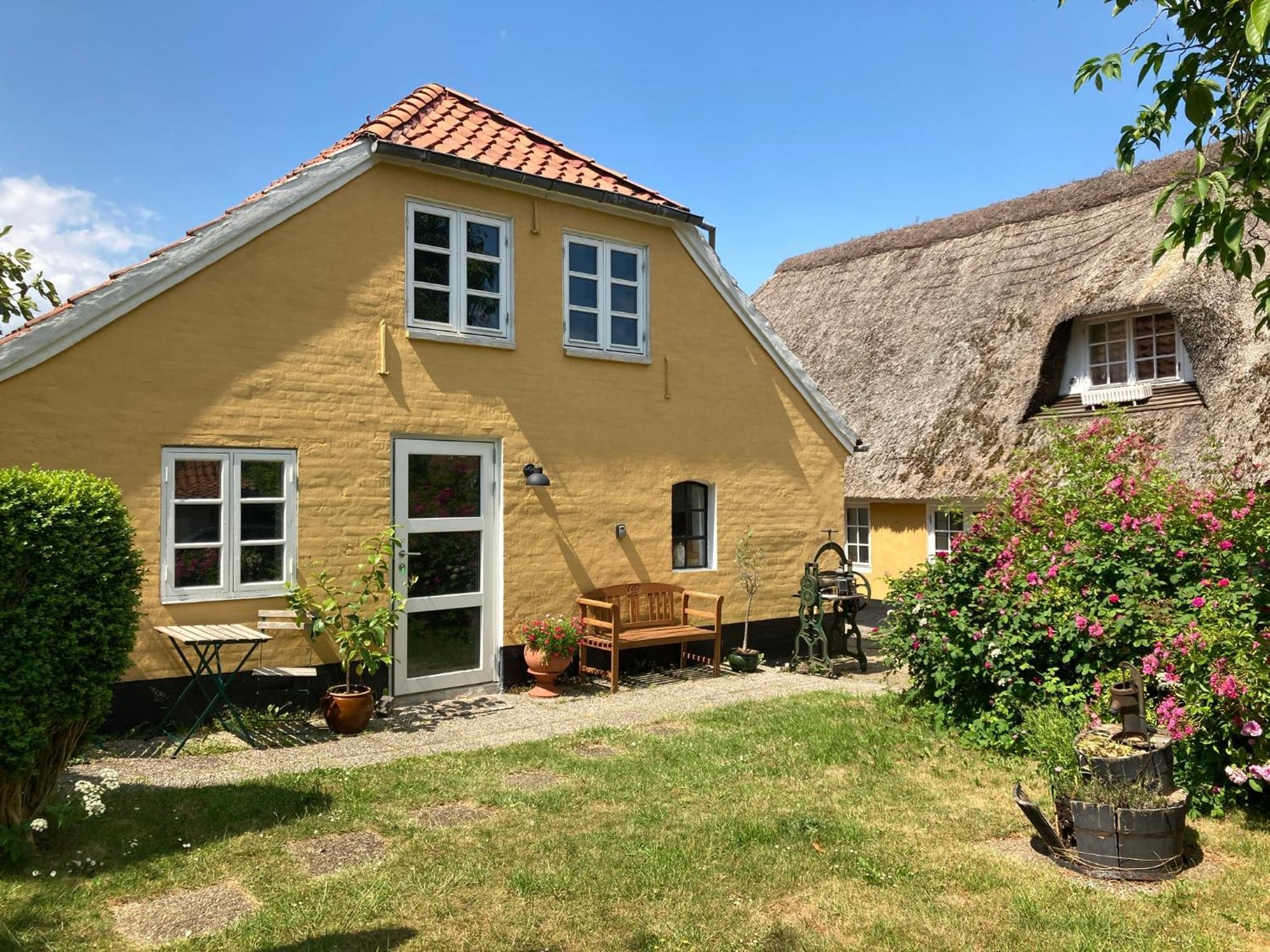 Den Gamle Skomager Hytte Ved Slotssoen Grasten Ngoại thất bức ảnh